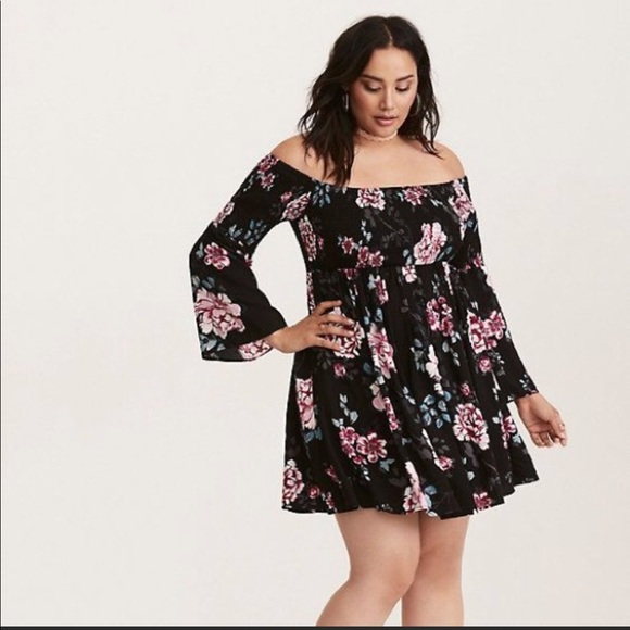 torrid Dresses & Skirts - Torrid Black & Pink Floral Challis Smock Dress EUC